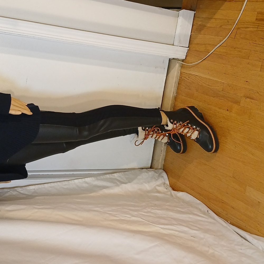 Stunning Marc Fisher Black Leather And 100% Shearling Booties - Picture 6 of 16